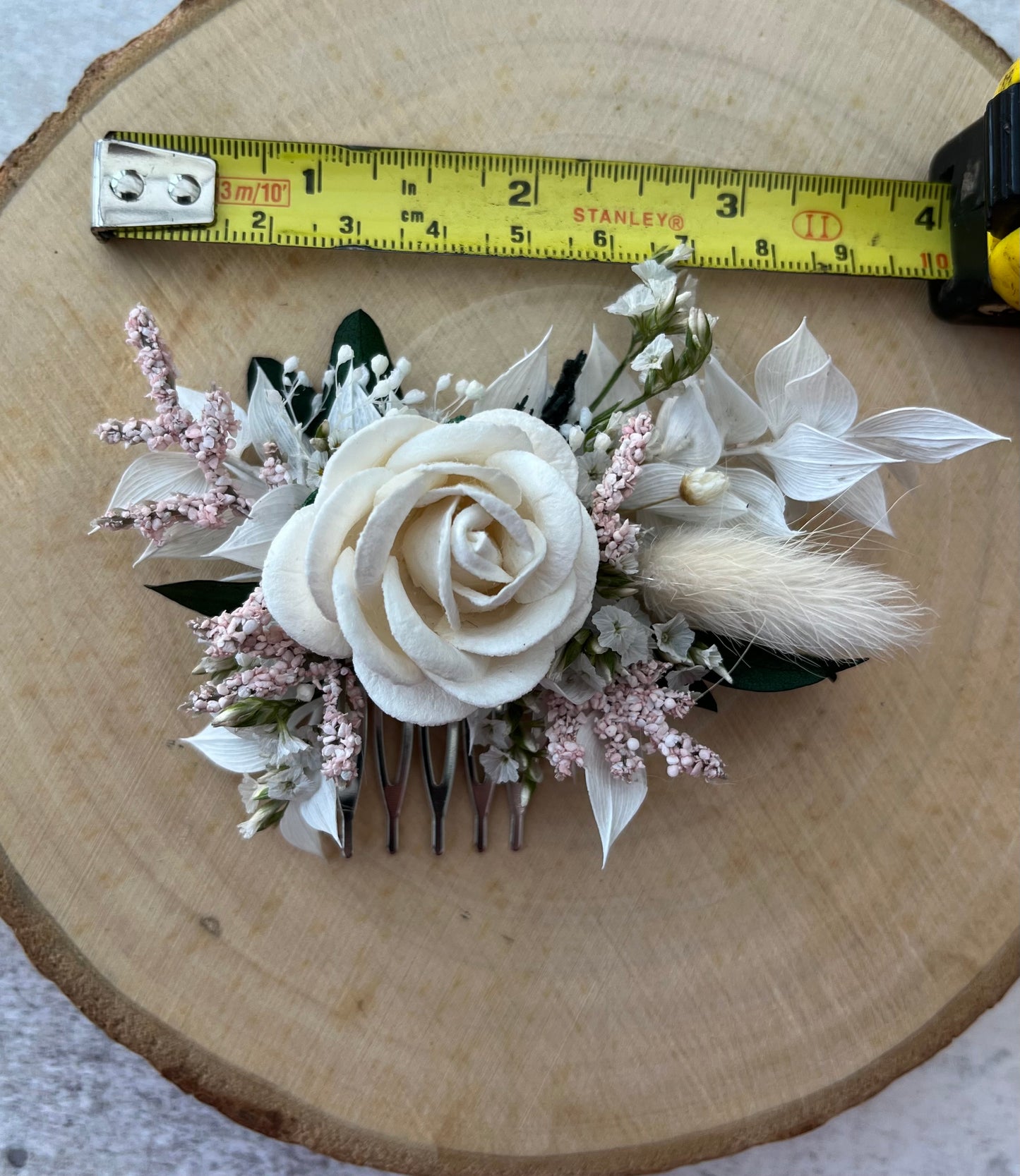 Dried Flower Hair Comb in shades of pink and white.